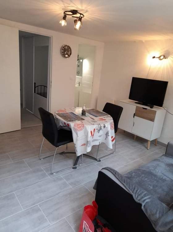 F2 Rdc Promo Cour Courseulles Sur Mer Bagian luar foto